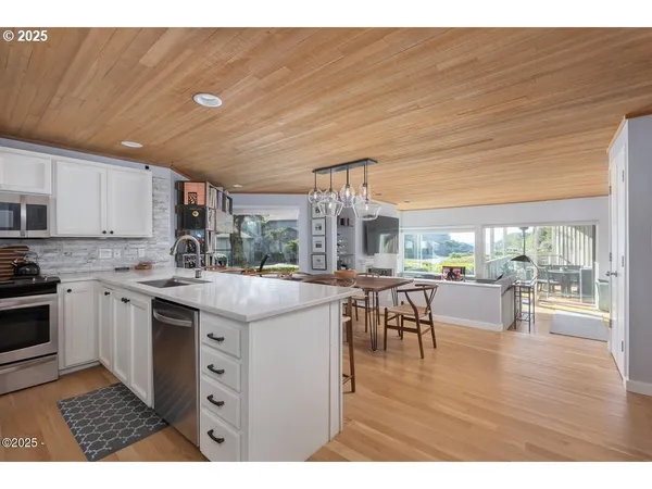 $525,000 | 4175 Highway 101, Unit A1, Depoe Bay, OR 97341