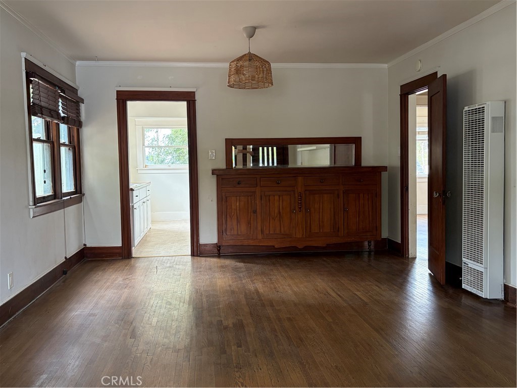 4042 East Ransom Street Long Beach, CA 90804 - Photo 3 of 11 Living room with built-in