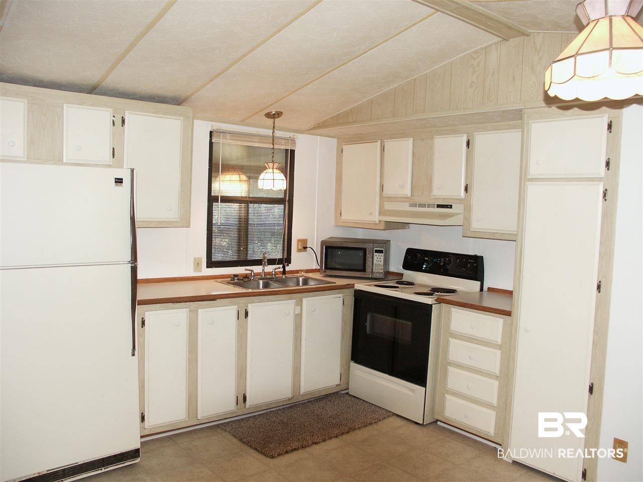 1624 Del Rey Drive Lillian, AL 36549 - Photo 4 of 13 Kitchen With Appliances