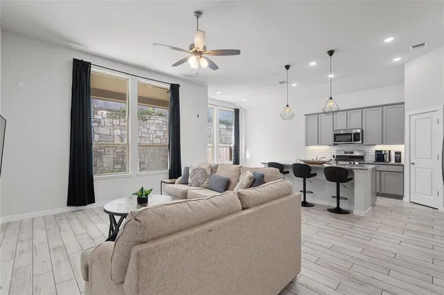 $2,450 | 11000 American Mustang Loop, Manor, TX 78653