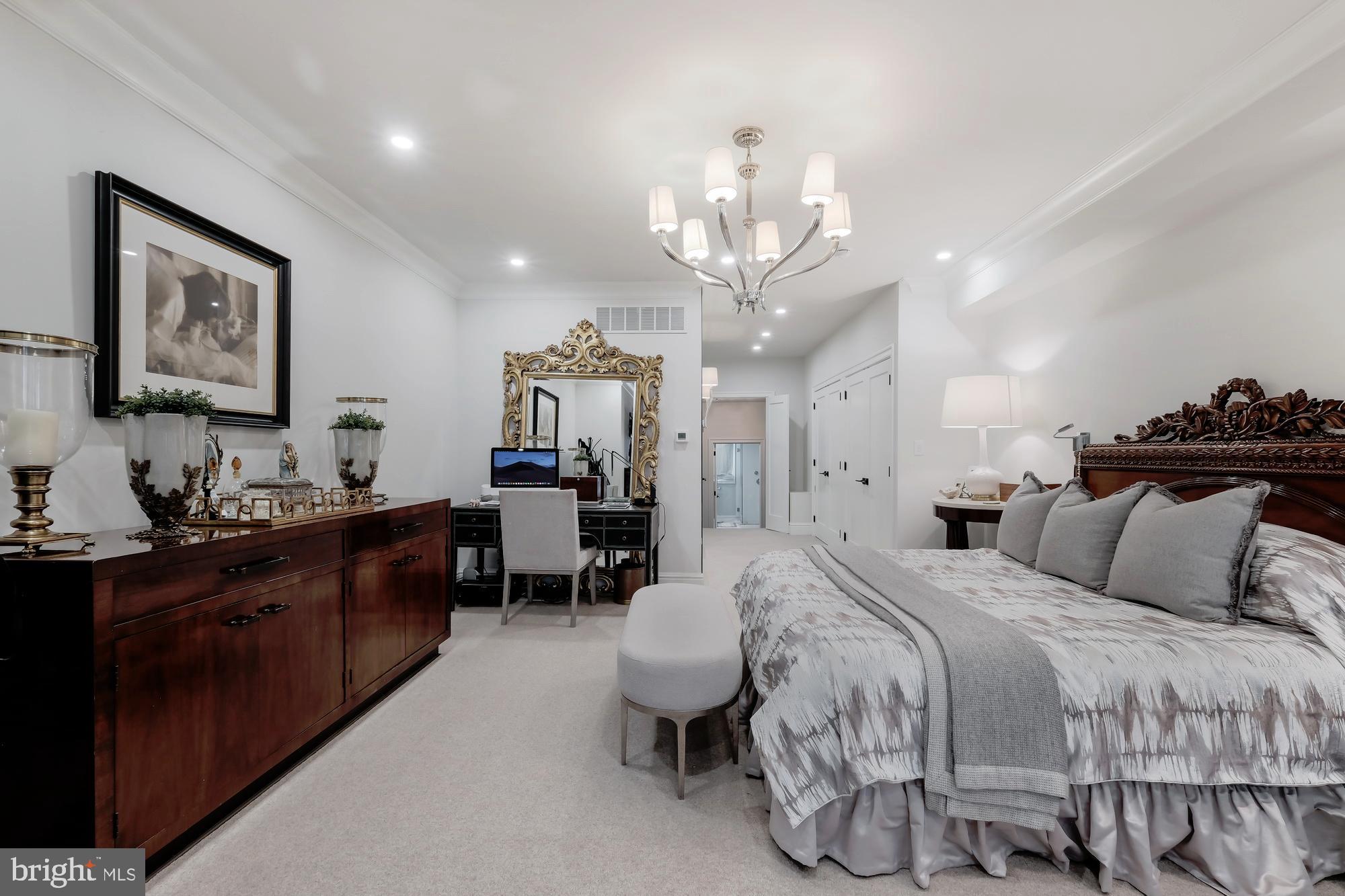 1710 Rittenhouse Square Philadelphia, PA 19103 - Photo 15 of 43