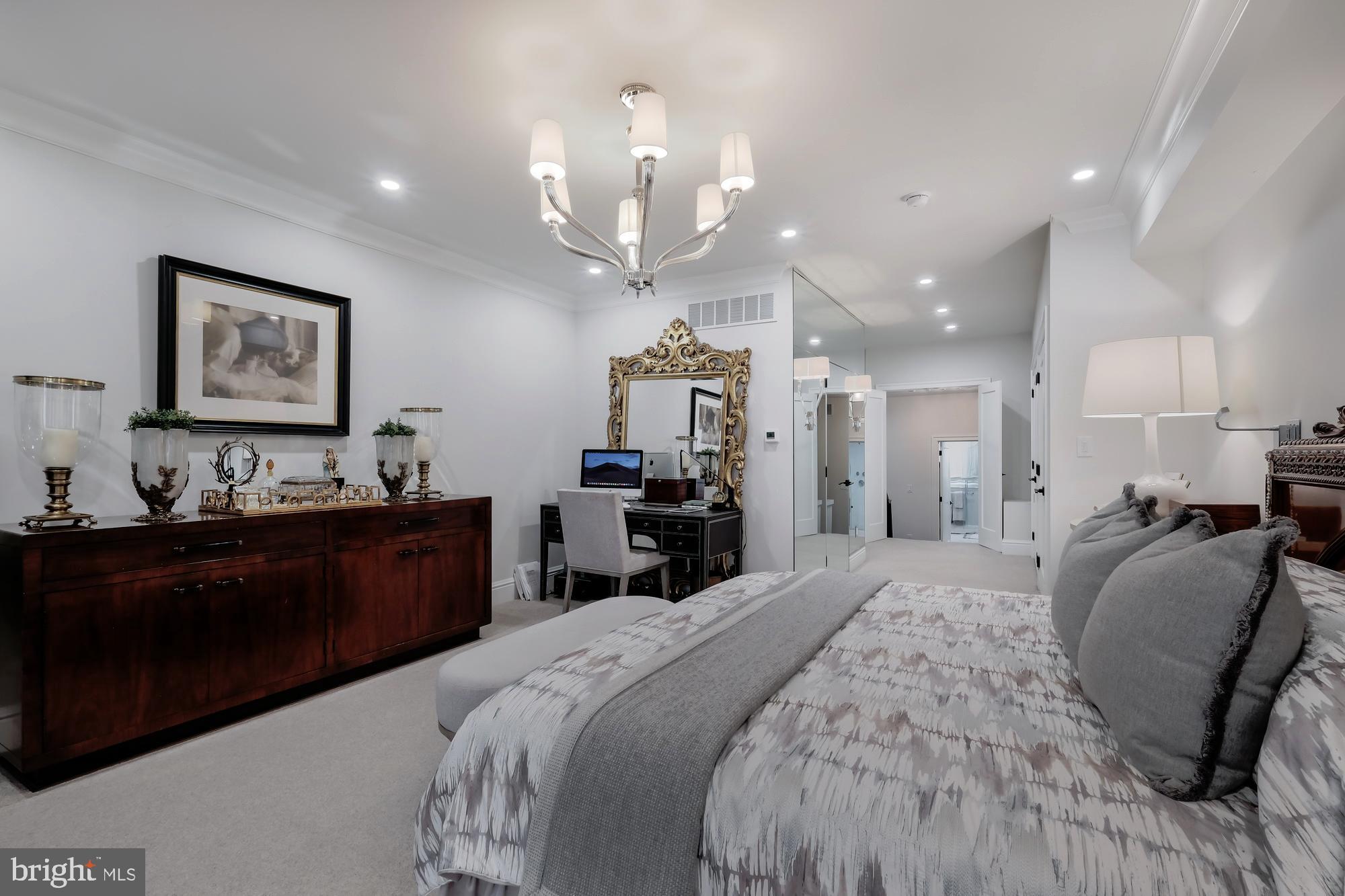 1710 Rittenhouse Square Philadelphia, PA 19103 - Photo 16 of 43