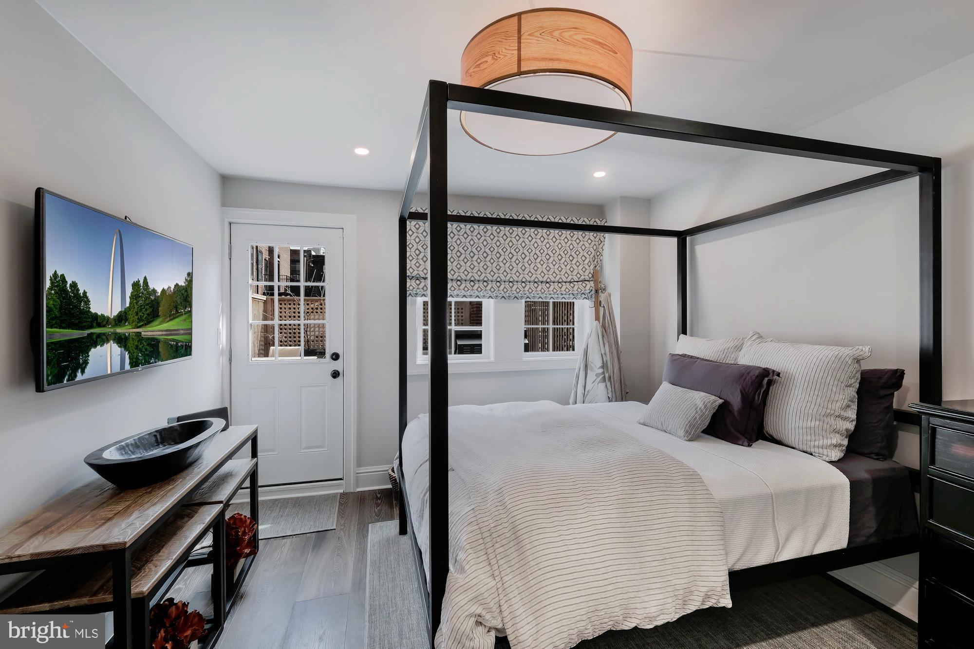 1710 Rittenhouse Square Philadelphia, PA 19103 - Photo 24 of 43