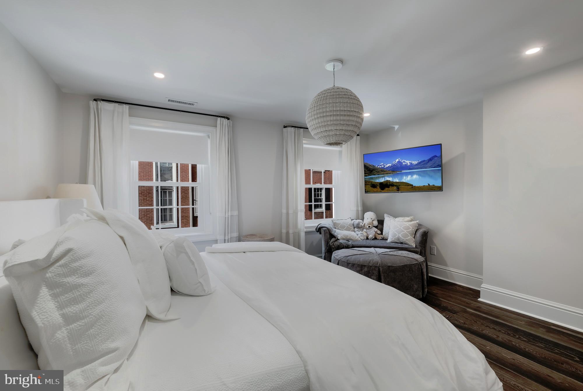 1710 Rittenhouse Square Philadelphia, PA 19103 - Photo 29 of 43