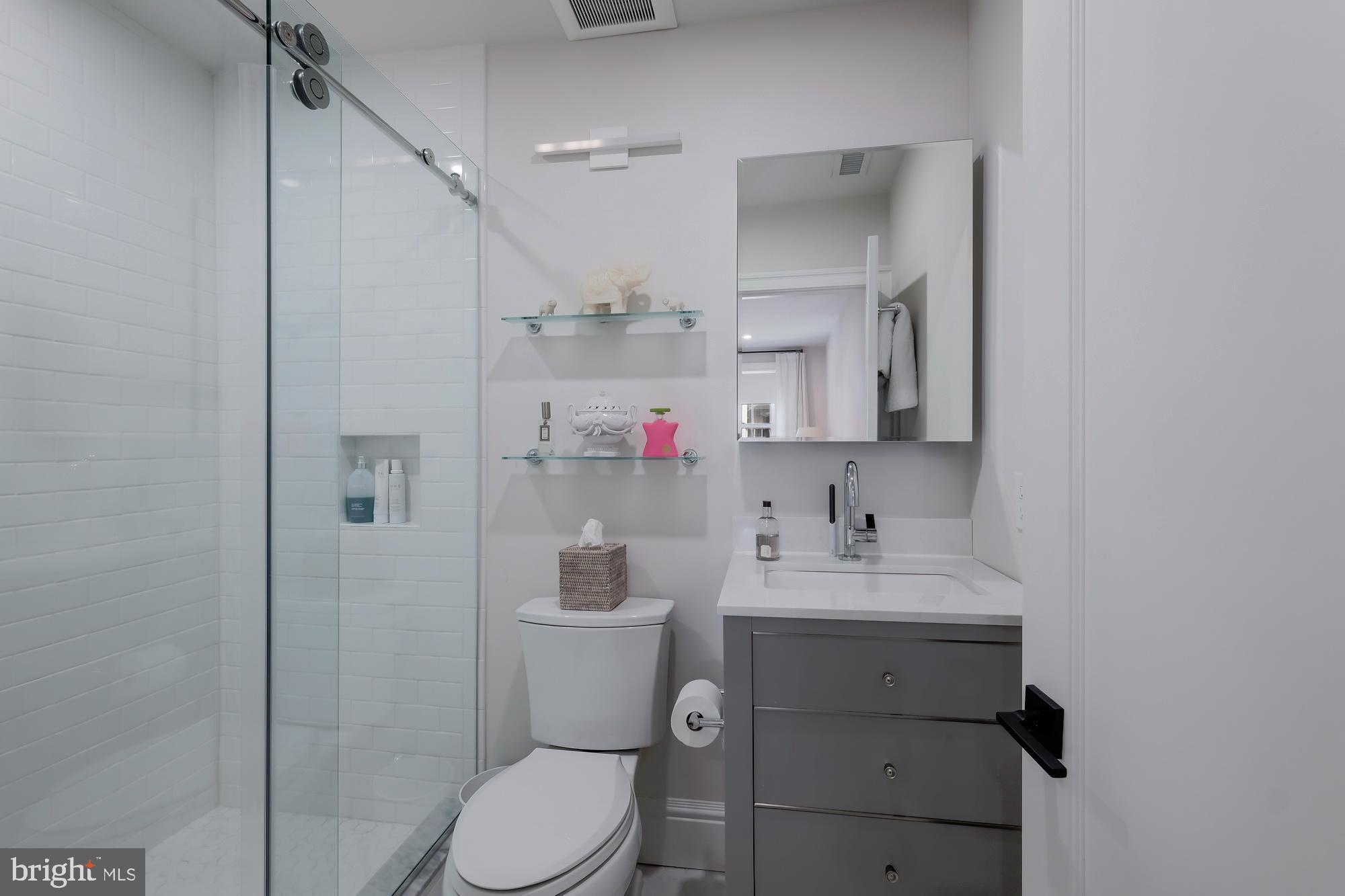 1710 Rittenhouse Square Philadelphia, PA 19103 - Photo 30 of 43