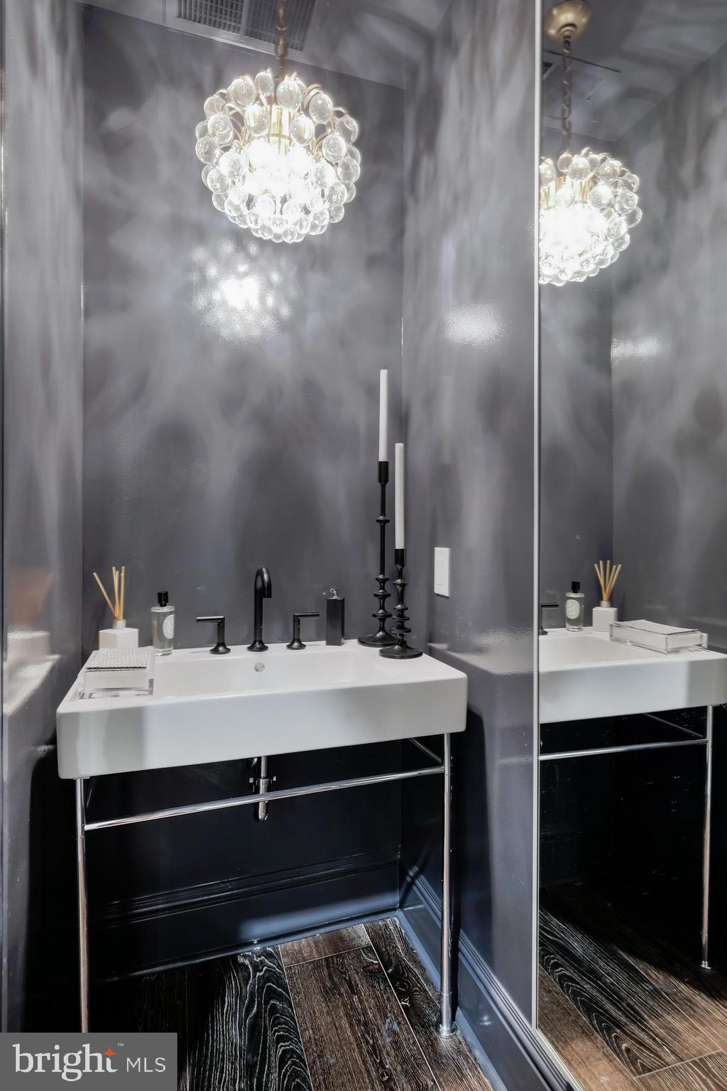 1710 Rittenhouse Square Philadelphia, PA 19103 - Photo 31 of 43