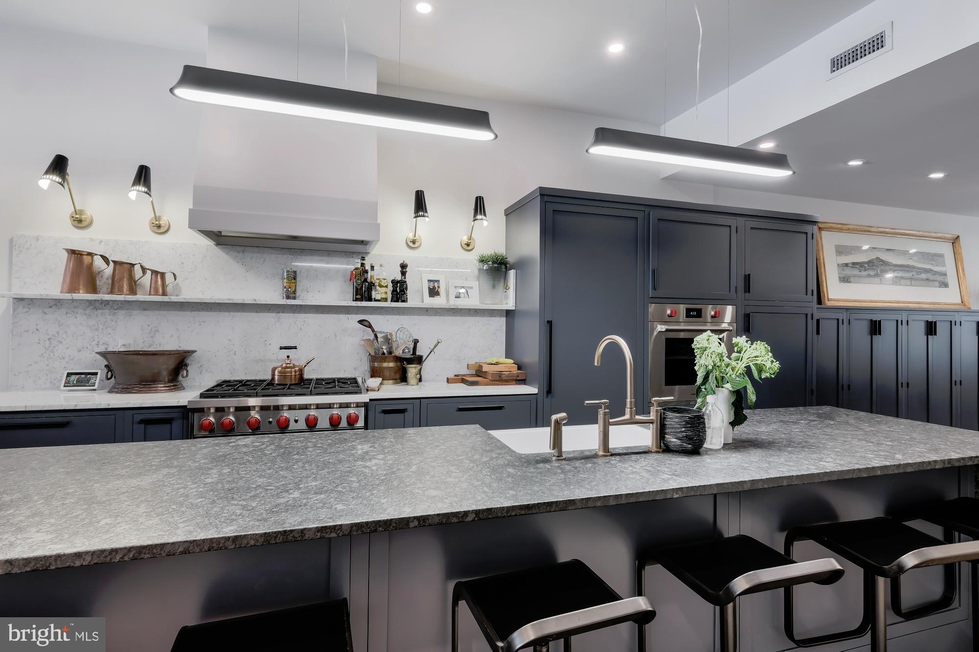 1710 Rittenhouse Square Philadelphia, PA 19103 - Photo 7 of 43