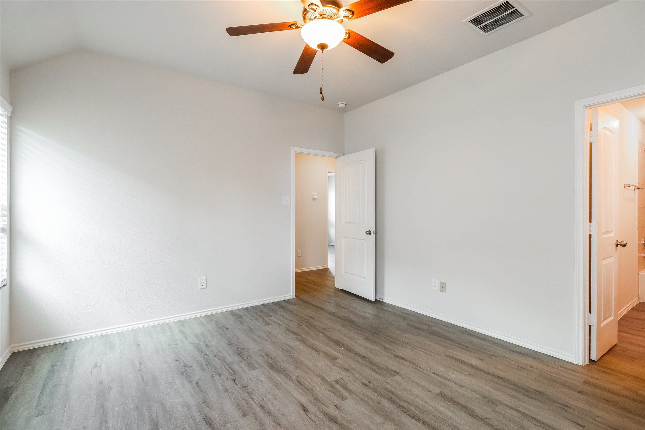 12702 Veterans Silver Road Houston, TX 77014 - Photo 5 of 13 Photos may be representative of the floor plan and not the exact home. Finishes, layout, and features of the actual property for lease may vary.