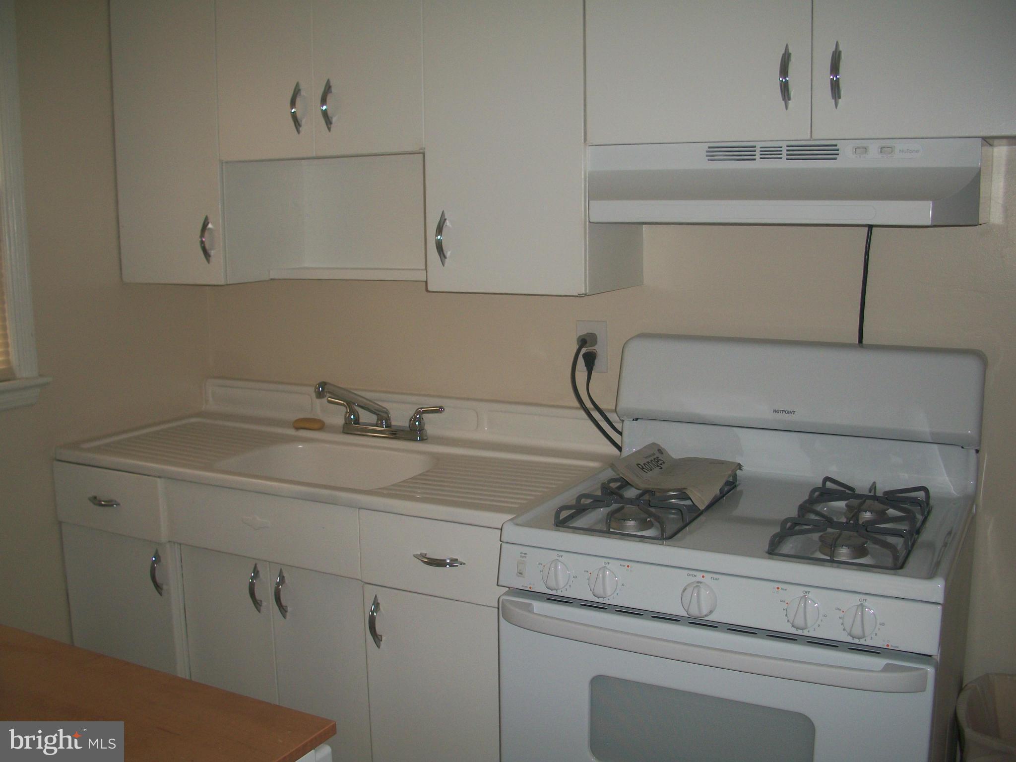 1504 Amherst Road Hyattsville, MD 20783 - Photo 4 of 12 Kitchen