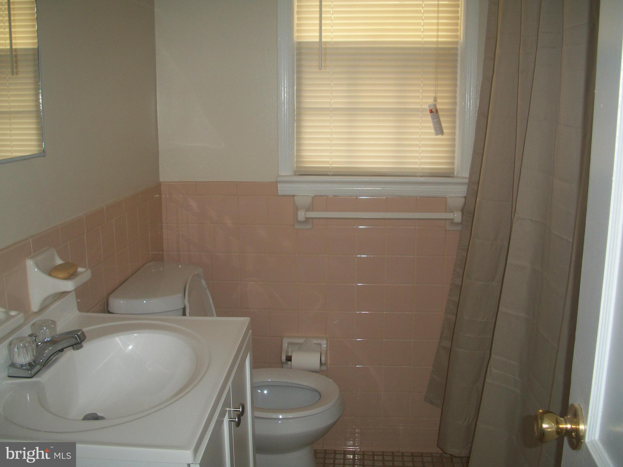 1504 Amherst Road Hyattsville, MD 20783 - Photo 10 of 12 Bath
