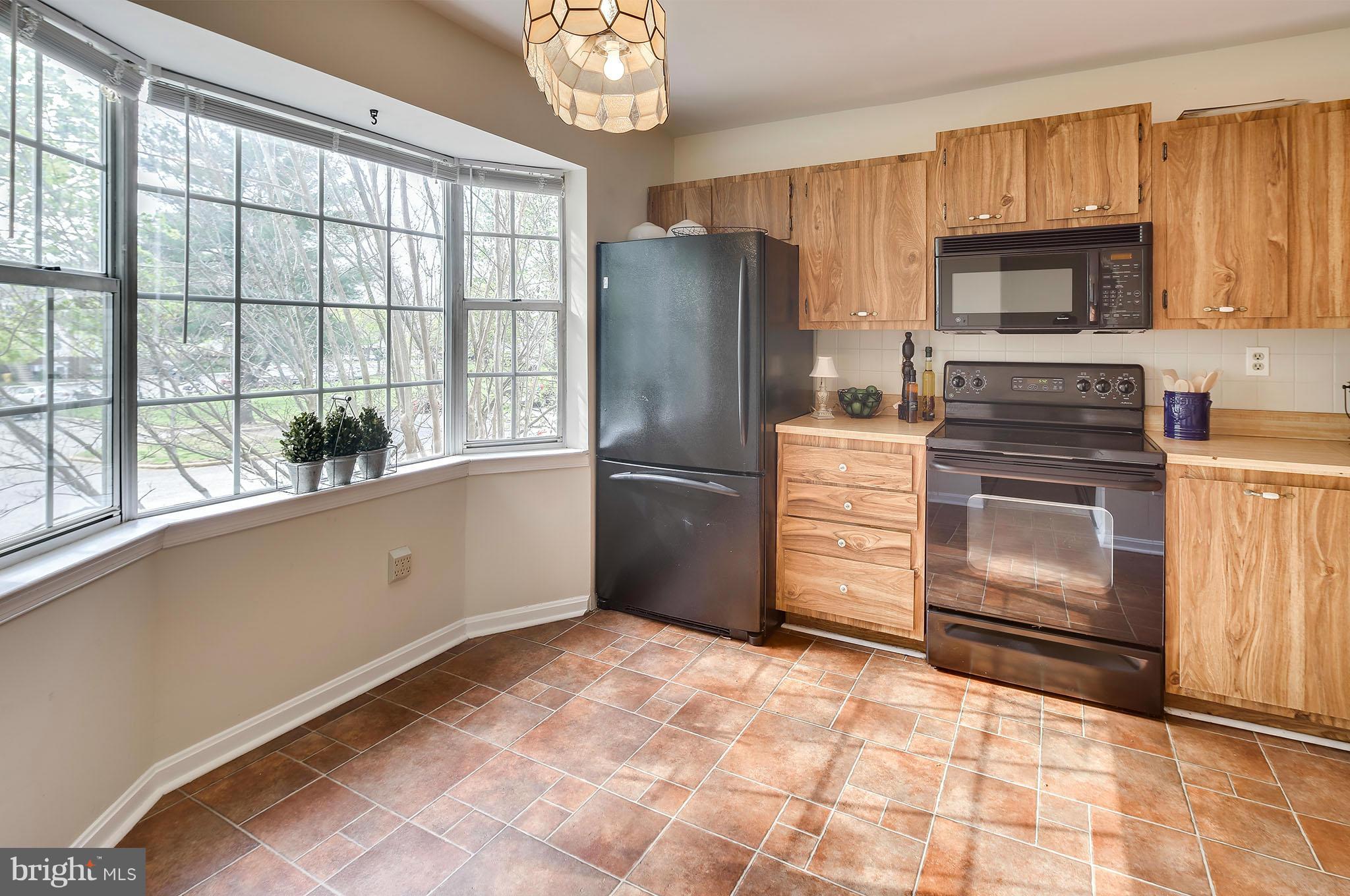 1666 Ridgely Court Crofton, MD 21114 - Photo 3 of 24 Kitchen w/Table Space