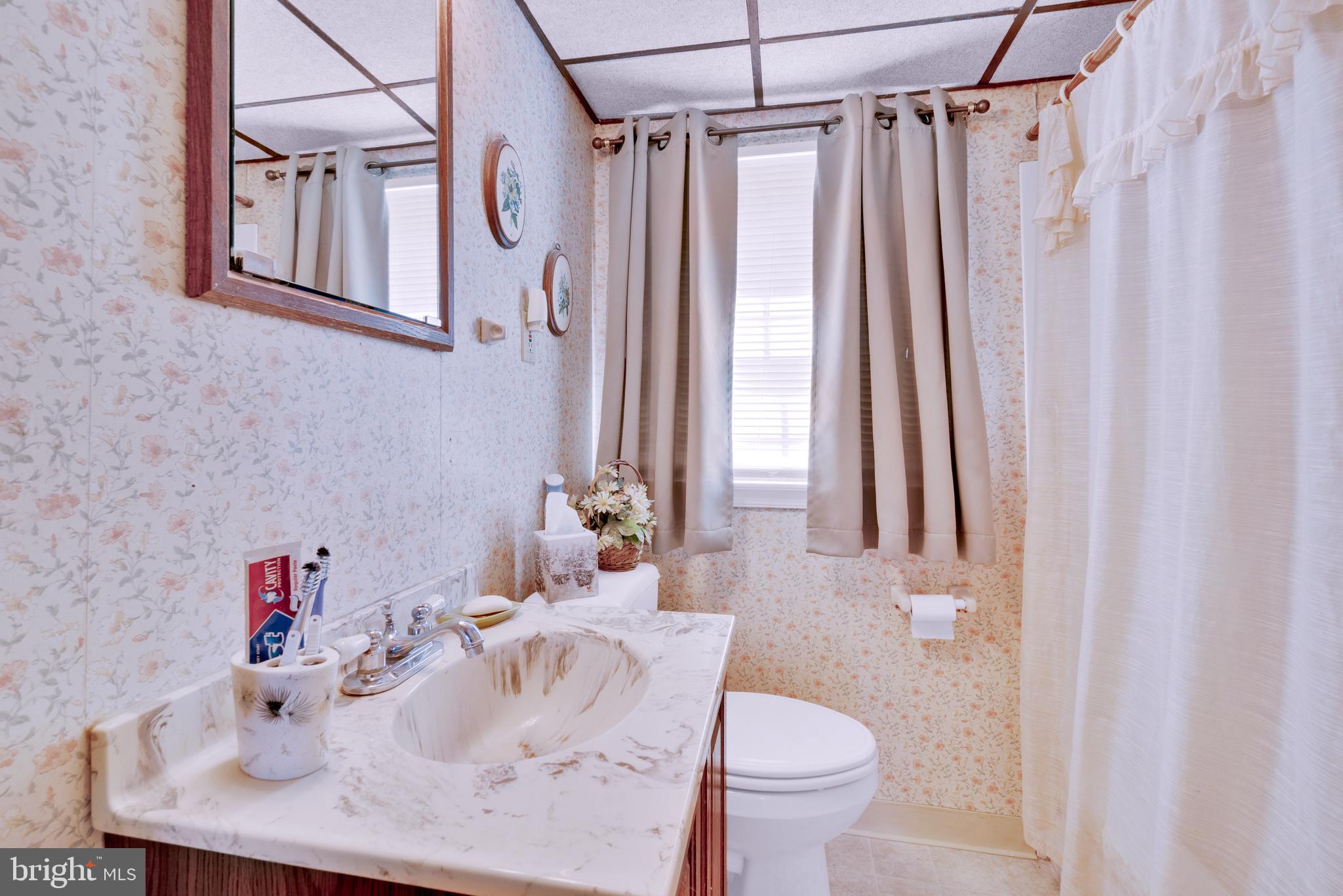2810 Kirkleigh Road Dundalk, MD 21222 - Photo 16 of 28 Bathroom