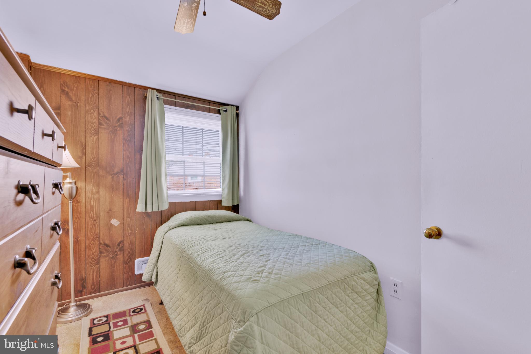2810 Kirkleigh Road Dundalk, MD 21222 - Photo 25 of 28 3rd Bedroom