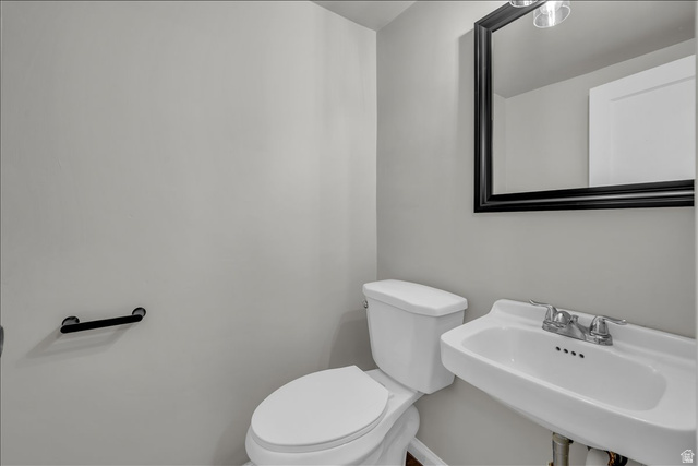 239 North Main Street St. George, UT 84770 - Photo 14 of 30 Upstairs unit half bathroom