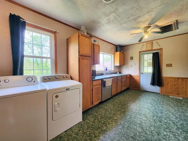 a view of utility room with washer and dryer
