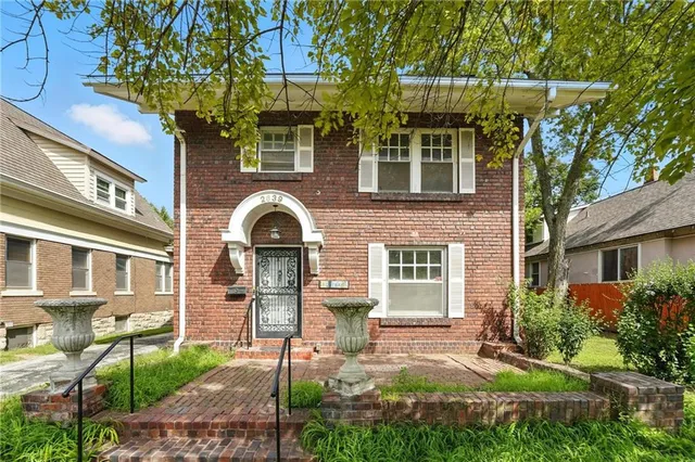 $399,000 | 2639 Charlotte Street, Kansas City, MO 64108