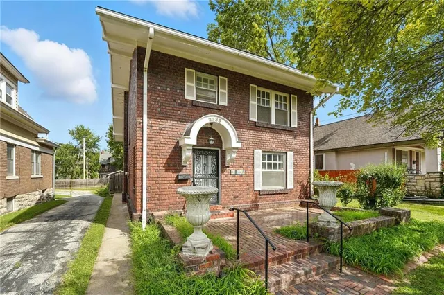 $399,000 | 2639 Charlotte Street, Kansas City, MO 64108