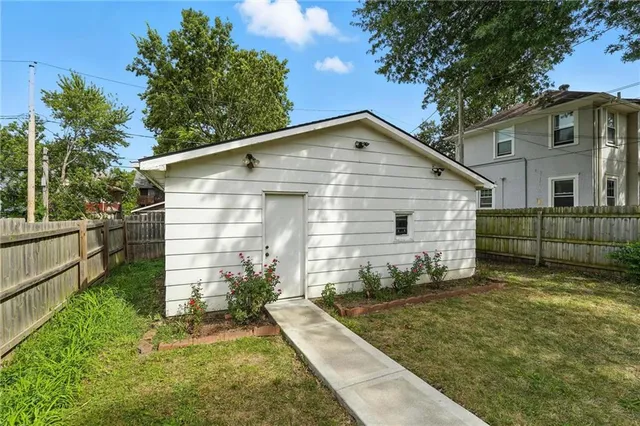 $399,000 | 2639 Charlotte Street, Kansas City, MO 64108