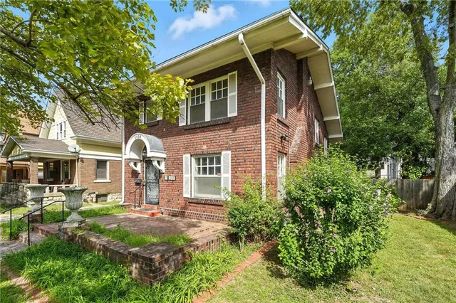 $399,000 | 2639 Charlotte Street, Kansas City, MO 64108