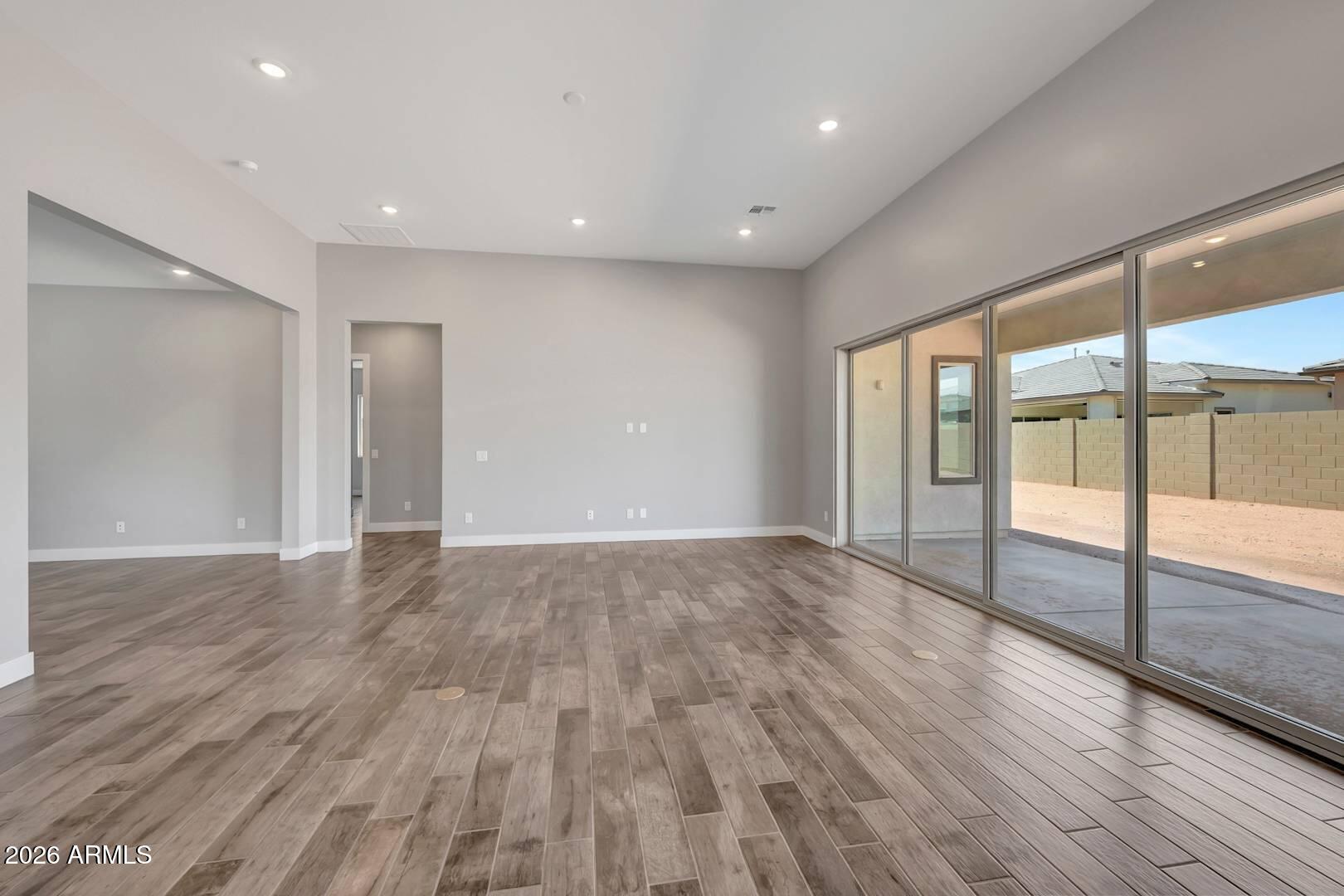 698 Ridge Road Apache Junction, AZ 85120 - Photo 9 of 34 AZ_BlossomRock_Mojave_HS-528_698-WRIDGER