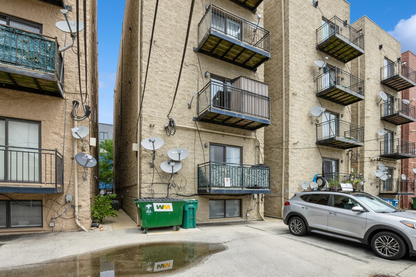 21 East 26th Street, Unit 3 Chicago, IL 60616 - Photo 20 of 21 a car parked in front of a building