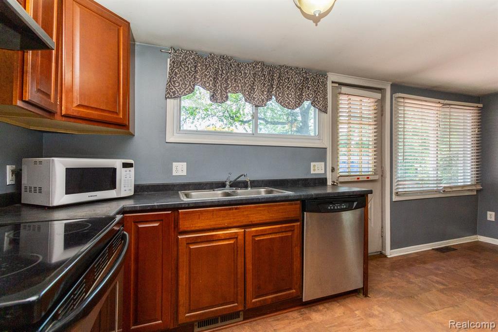 2636 Kenmore Road Berkley, MI 48072 - Photo 12 of 32 Gallery Image 12
