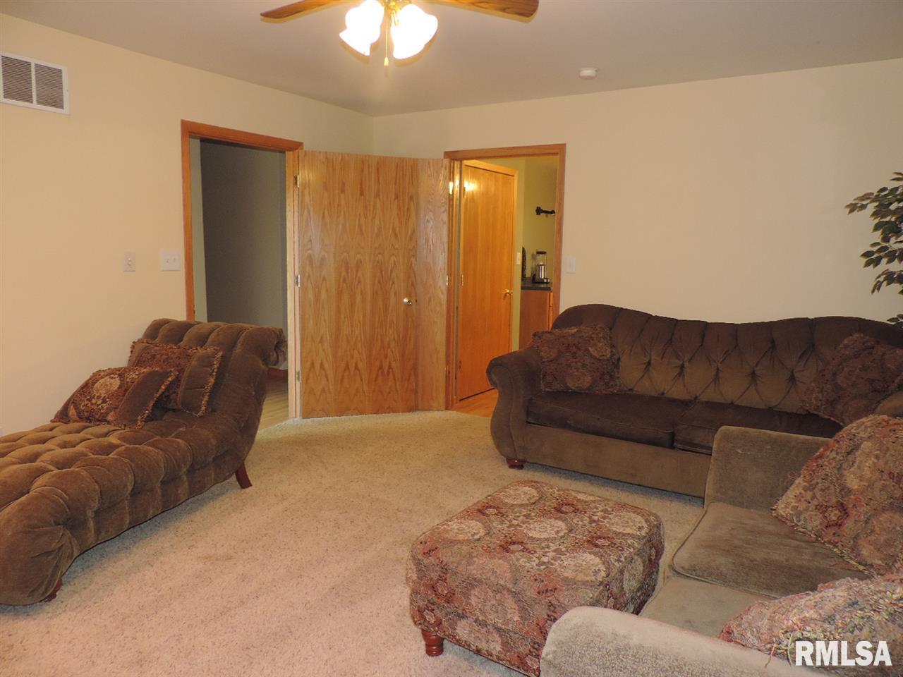 14100 Mennonite Church Road Pekin, IL 61554 - Photo 10 of 31 Gallery Image 10