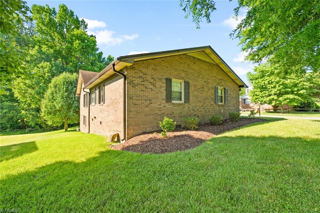 1401 Coventry Road High Point, NC 27262 - Photo 38 of 45 Gallery Image 38