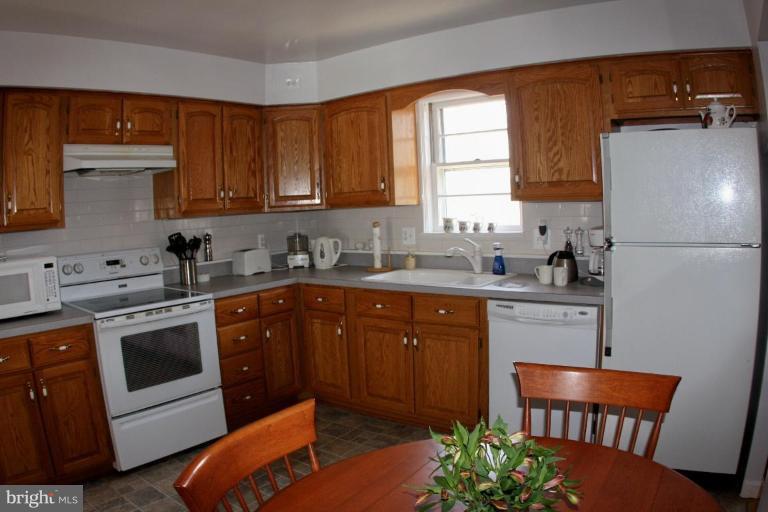 11417 Vale Road Oakton, VA 22124 - Photo 6 of 21 Kitchen