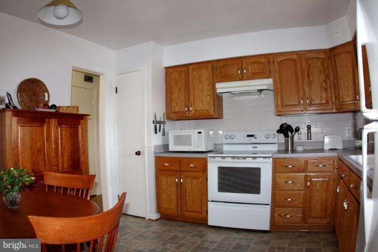 11417 Vale Road Oakton, VA 22124 - Photo 7 of 21 Kitchen #2