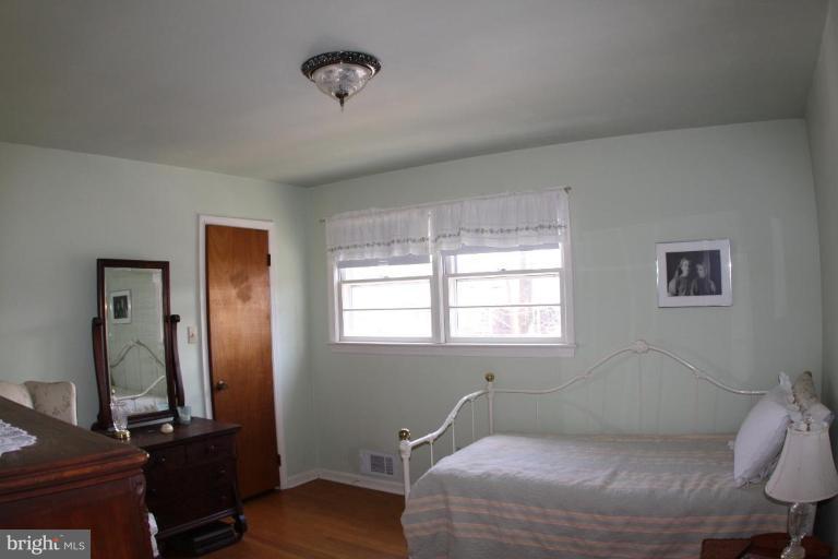 11417 Vale Road Oakton, VA 22124 - Photo 9 of 21 Bedroom #2