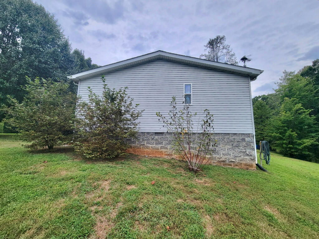 119 Fox Fire Road Wirtz, VA 24184 - Photo 9 of 33 08
