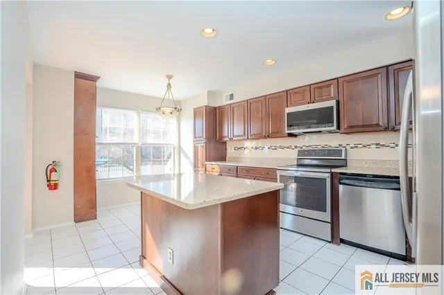 $595,000 | 179 Salem Road, North Brunswick, NJ 08902