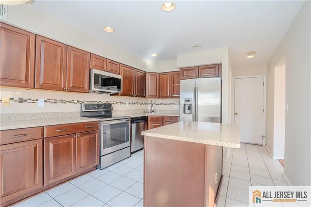 $595,000 | 179 Salem Road, North Brunswick, NJ 08902