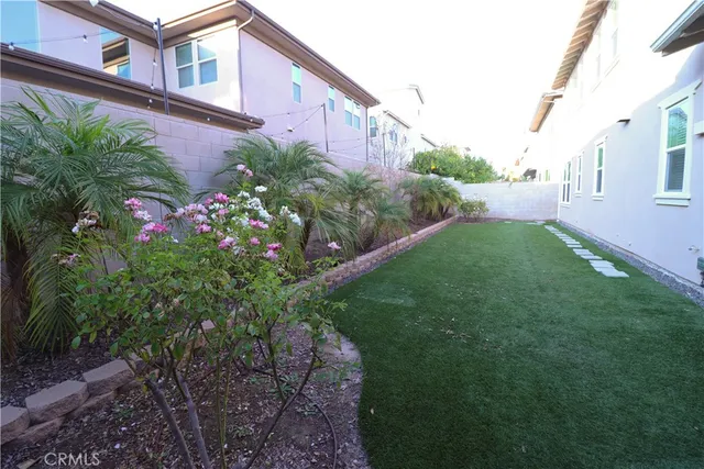 a view of an house with backyard and porch