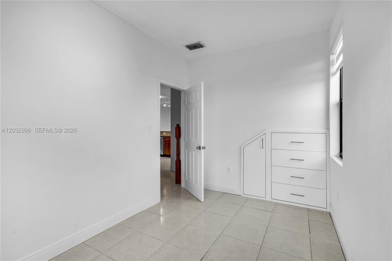 9925 Northwest 10th Street Miami, FL 33172 - Photo 18 of 51