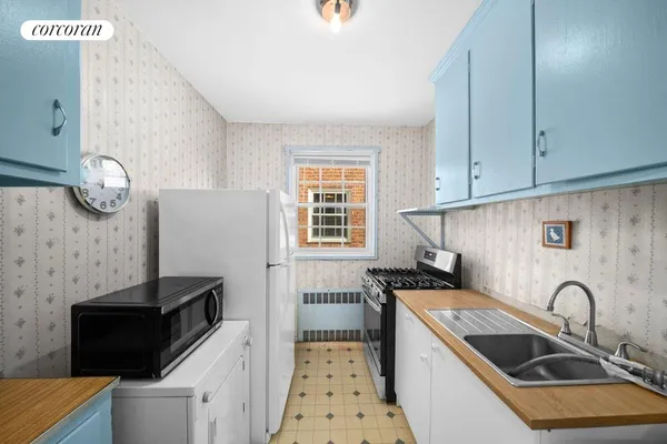 a picture of a park with an bench