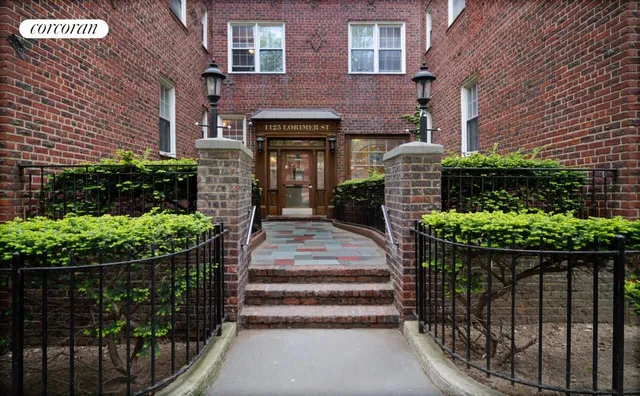 $999,000 | 1125 Lorimer Street, Unit 5H | Greenpoint