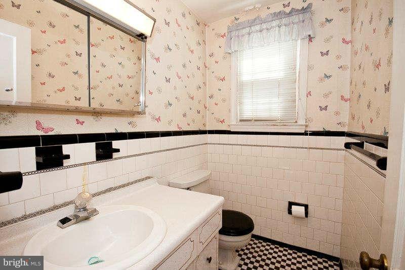 1305 Providence Road Baltimore, MD 21286 - Photo 18 of 30 Bath - 2nd Floor