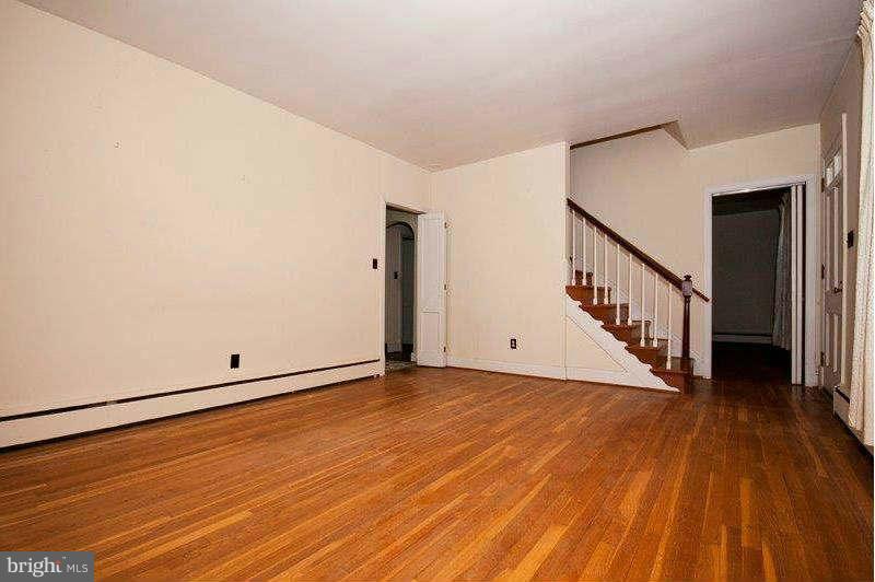 1305 Providence Road Baltimore, MD 21286 - Photo 3 of 30 Living Room