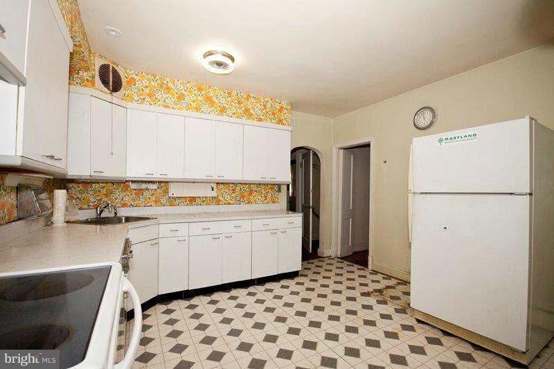 1305 Providence Road Baltimore, MD 21286 - Photo 7 of 30 Kitchen
