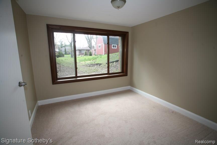2550 Middlebelt Road West Bloomfield, MI 48324 - Photo 20 of 31 Fourth Bedroom in LL