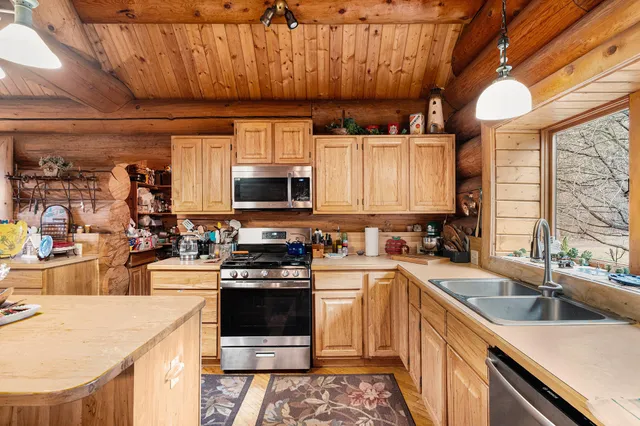 $250,000 | 121 Davis Lake Road, Lapeer, MI 48446