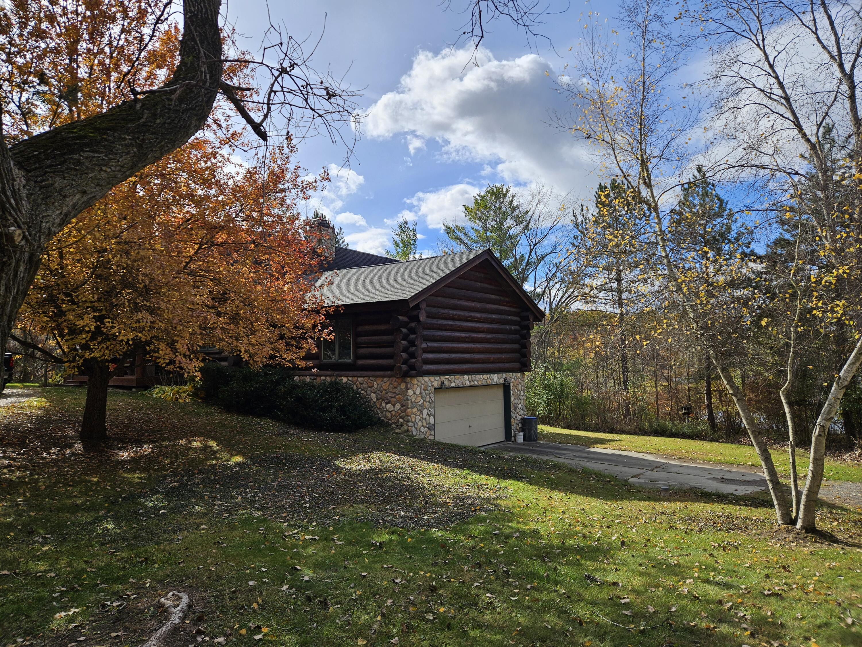 121 Davis Lake Road Lapeer, MI 48446 - Photo 3 of 43 20251031_124224