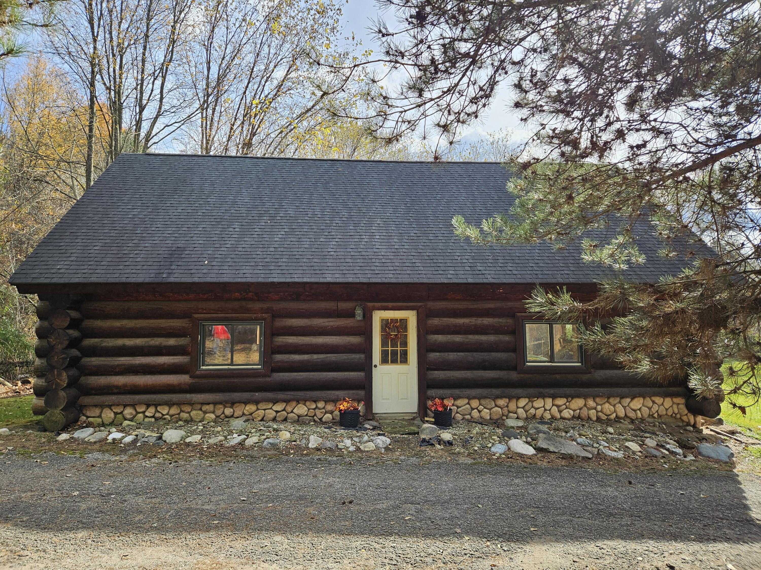 121 Davis Lake Road Lapeer, MI 48446 - Photo 4 of 43 20251031_124127