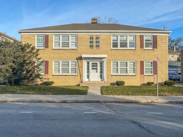 $1,115 | 6920 West Center Street, Unit 1, Milwaukee, WI 53210