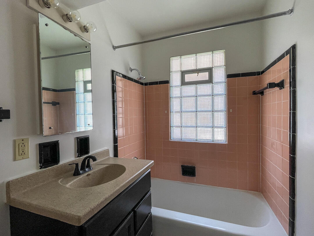 6920 West Center Street, Unit 1 Milwaukee, WI 53210 - Photo 18 of 26 Bathroom