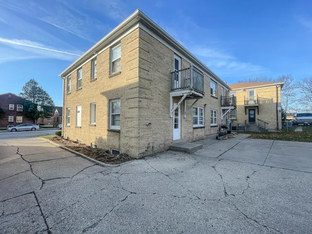 $1,115 | 6920 West Center Street, Unit 1, Milwaukee, WI 53210