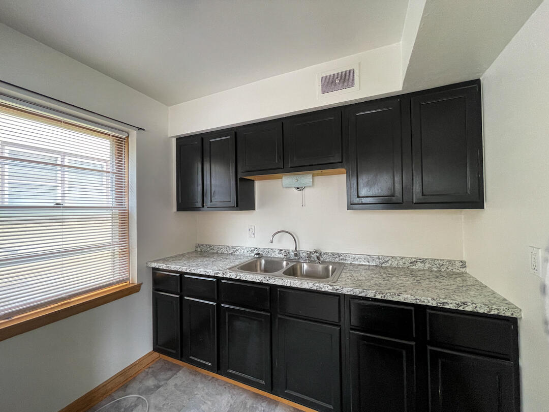6920 West Center Street, Unit 1 Milwaukee, WI 53210 - Photo 9 of 26 Kitchen