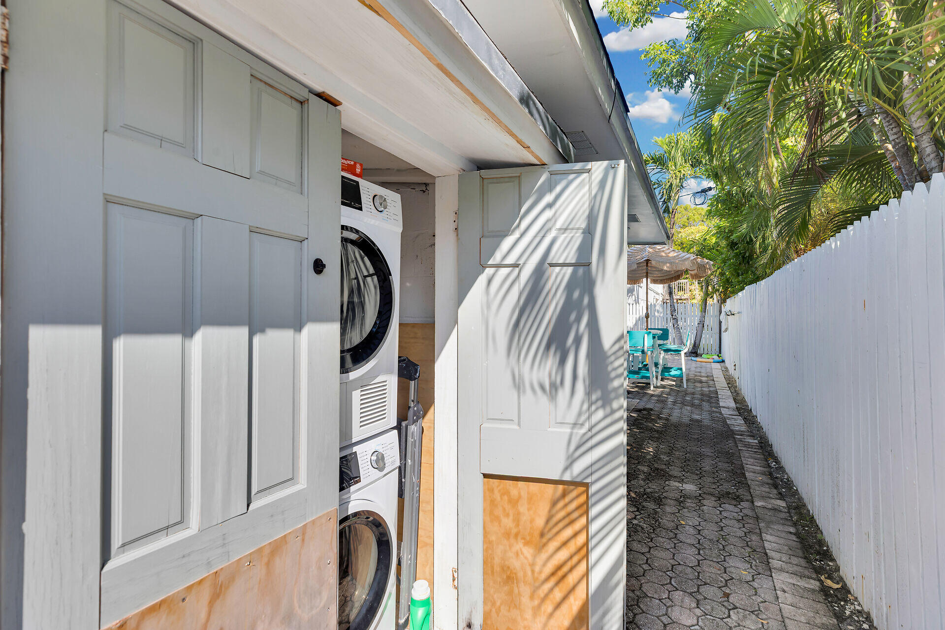 1707 George Street Key West, FL 33040 - Photo 34 of 39 a view of walk in closet